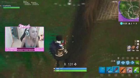 Screenshot of Lisa Peachy playing game